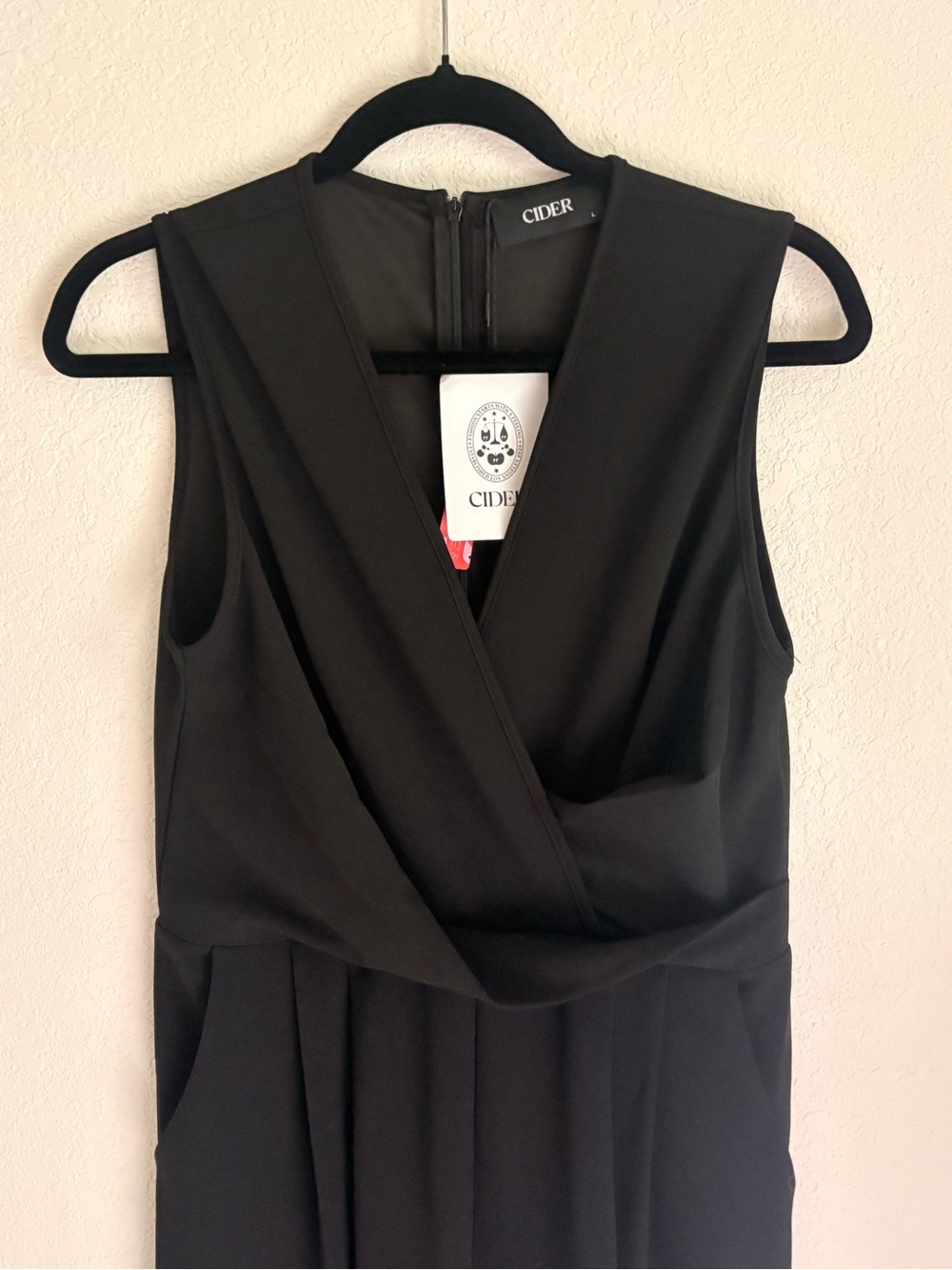 CIDER Black Wide Leg Jumpsuit Women’s L NWT Sleeveless V Neck Pleated Formal